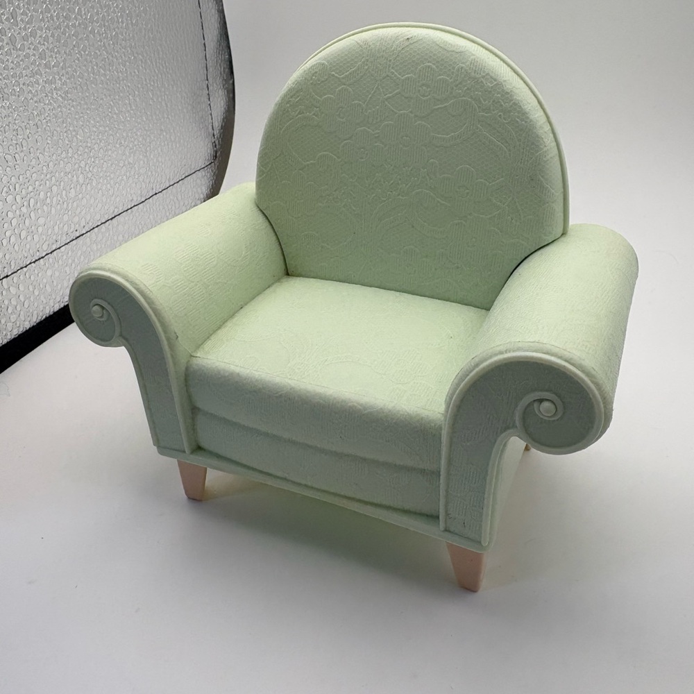 Mattel Barbie 2005 arm chair